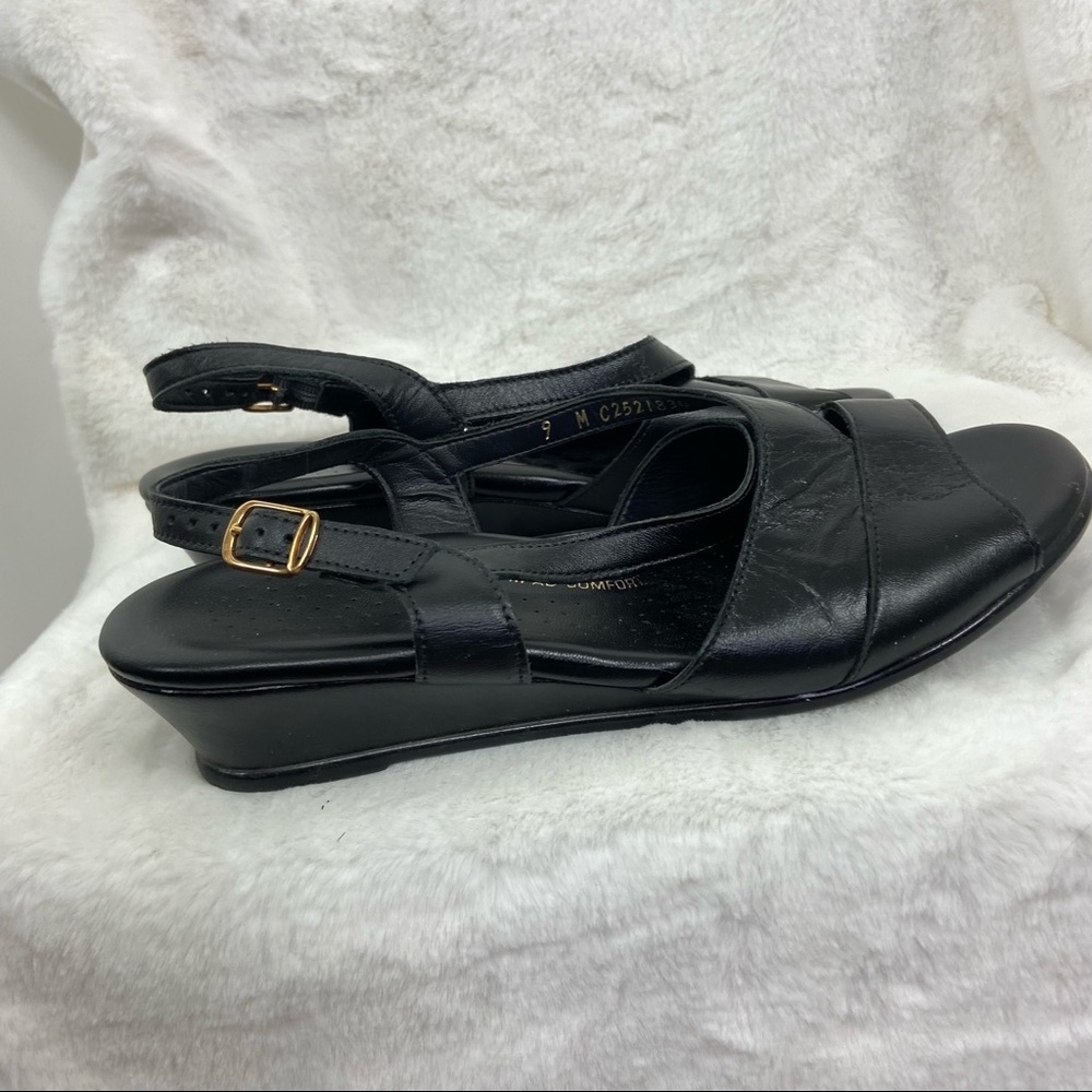 SAS black leather cross cross sandal
Size 9M - Picture 8 of 9